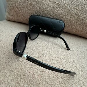 CHANEL black Collection Perle Sunglasses